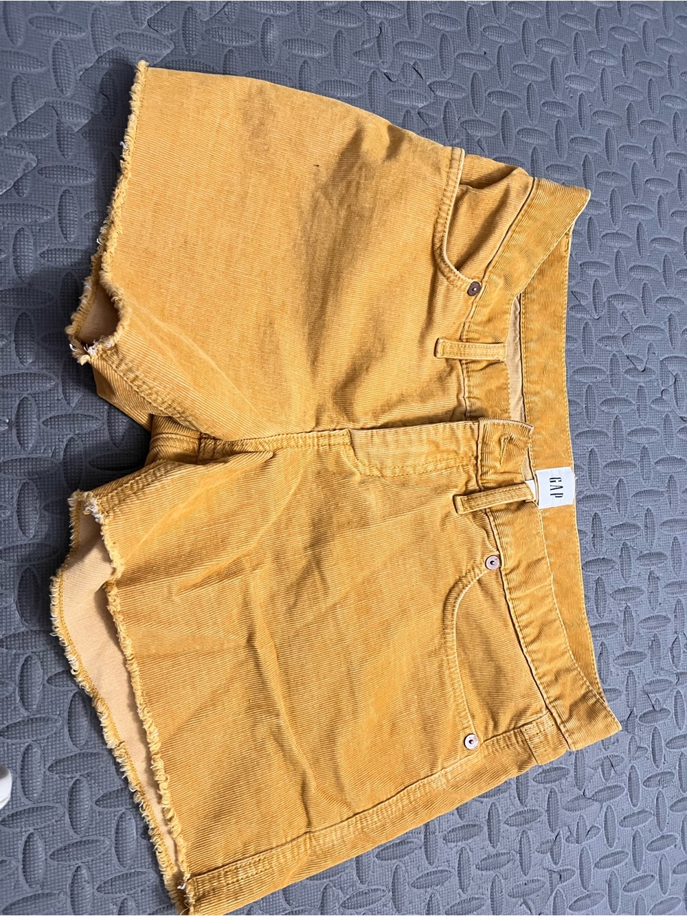 Women’s gap corduroy shorts, 10 yellow